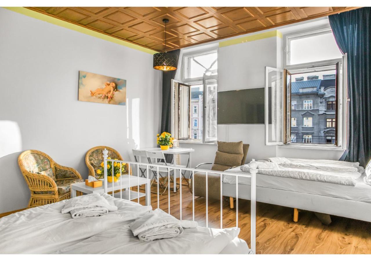 Welcoming 2br Apt. Near Danube & Millenium Tower Apartment